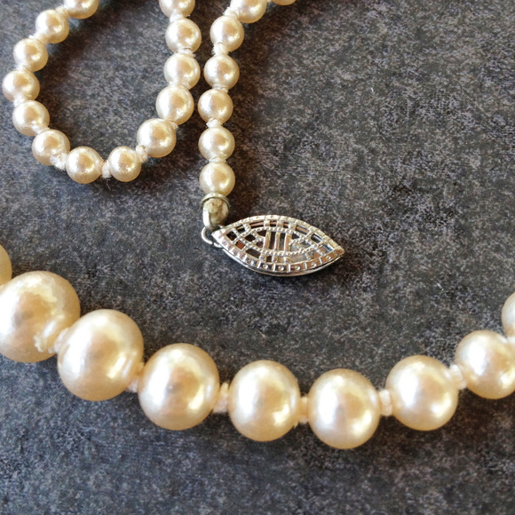 Vintage Glass Pearl Fashion Necklace - Picture 2 of 3